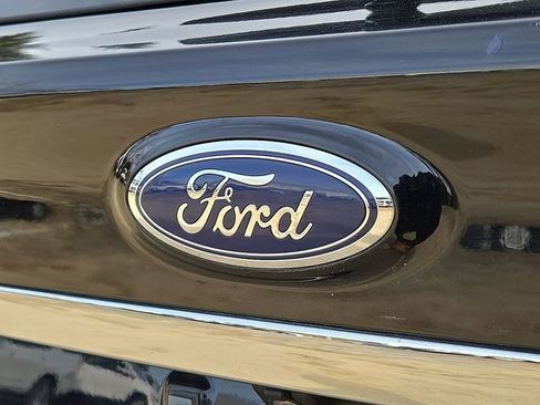 Used 2019 Ford Edge Titanium image 31