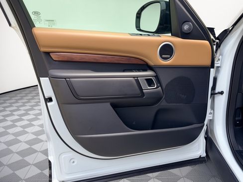 Used 2023 Land Rover Discovery HSE R-Dynamic AWD/4WD image 14
