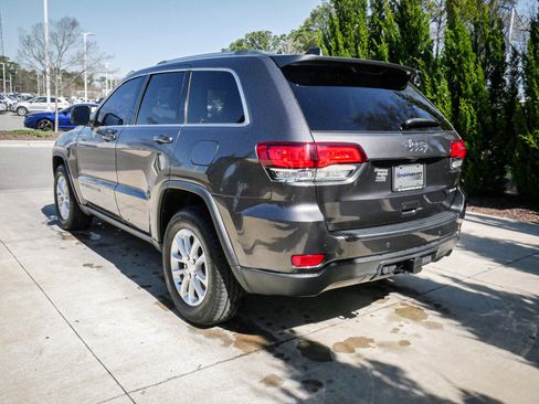Used 2021 Jeep Grand Cherokee Laredo image 8
