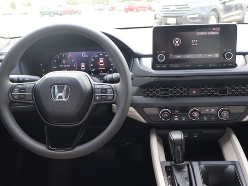 Used 2025 Honda Accord LX image 14