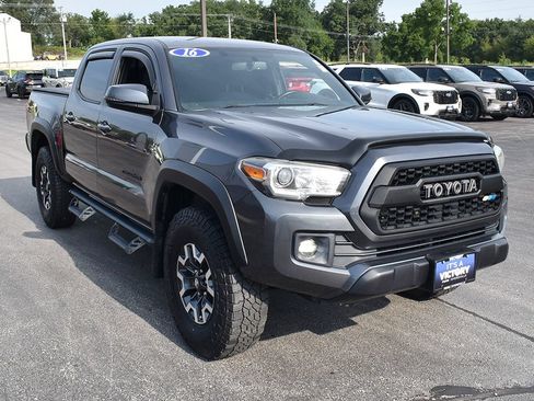 Used 2016 Toyota Tacoma TRD Off-Road w/ Towing Package AWD/4WD image 13
