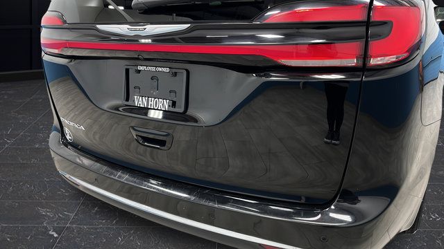 Used 2024 Chrysler Pacifica Touring-L FWD image 38