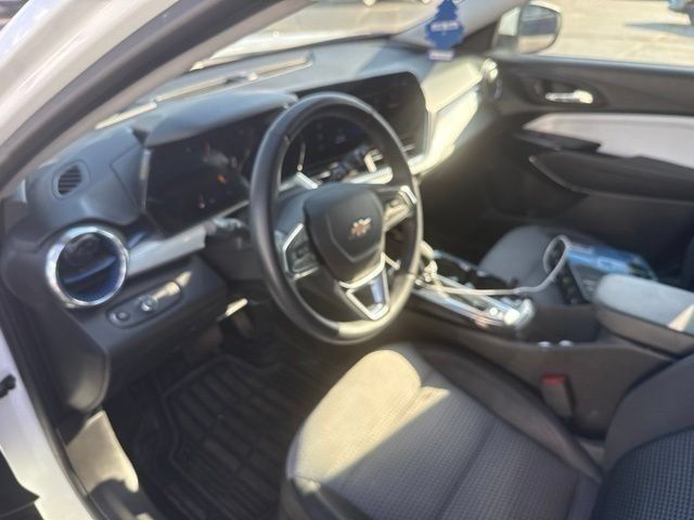 Used 2025 Chevrolet Trax LT w/ Driver Confidence Package FWD image 37
