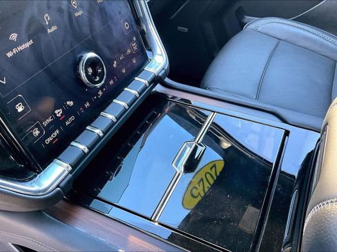 Used 2025 GMC Yukon Denali image 15