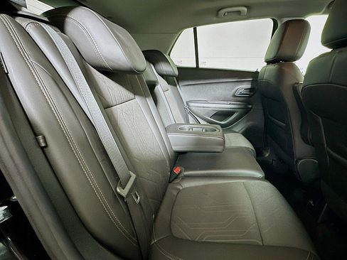 Used 2022 Chevrolet Trax LT w/ LT Convenience Package image 26