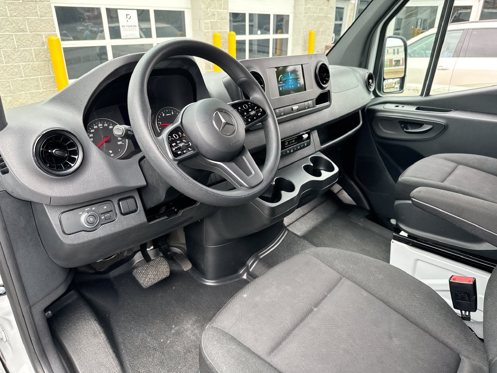 Used 2024 Mercedes-Benz Sprinter 2500 image 9