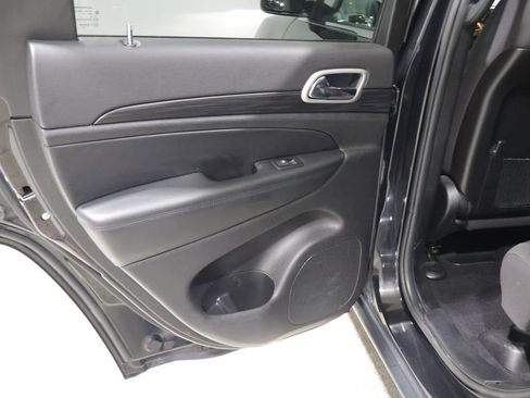 Used 2021 Jeep Grand Cherokee Laredo AWD/4WD image 18