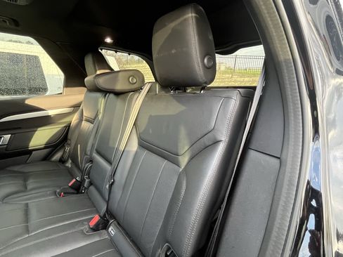 Used 2020 Land Rover Discovery Landmark image 33