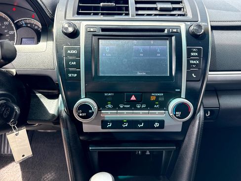 Used 2014 Toyota Camry SE image 20