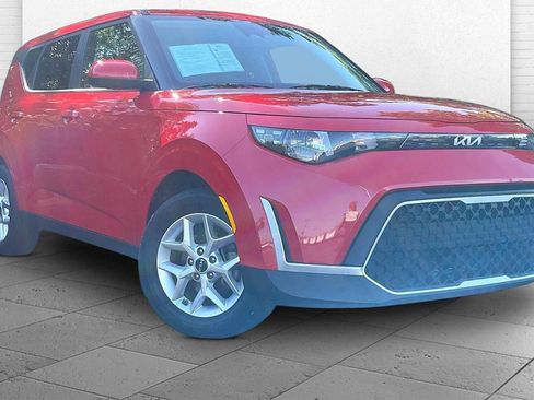Used 2025 Kia Soul LX w/ LX Technology Package FWD image 1