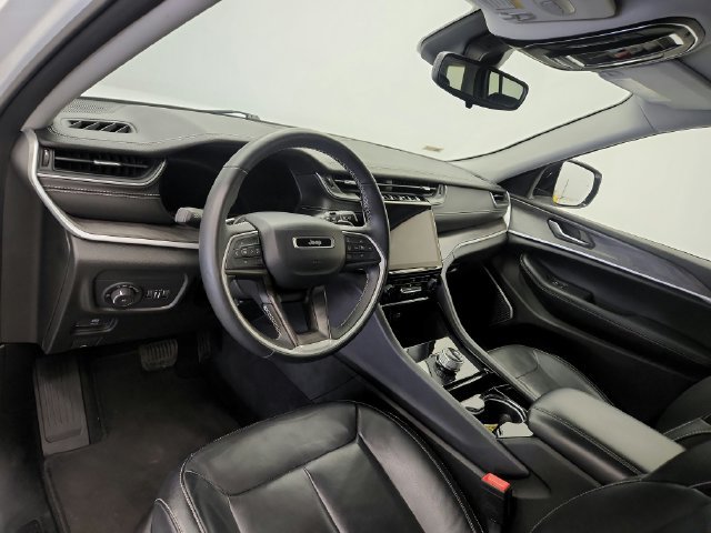Used 2022 Jeep Grand Cherokee L Limited w/ Black Appearance Package RWD image 14
