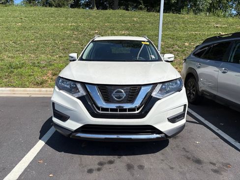 Used 2017 Nissan Rogue SV w/ SV Premium Package AWD/4WD image 2