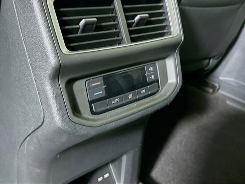 Used 2024 Volkswagen Atlas SE w/ Panoramic Sunroof Package FWD image 28