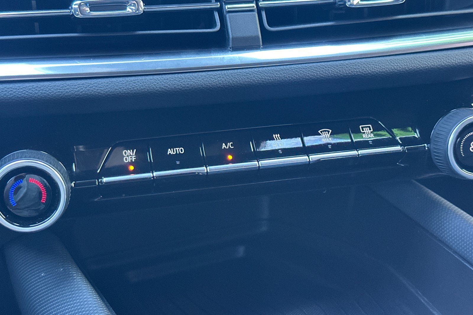 Used 2024 Chevrolet Equinox EV LT w/ LPO, All-Weather Mat Package FWD image 31