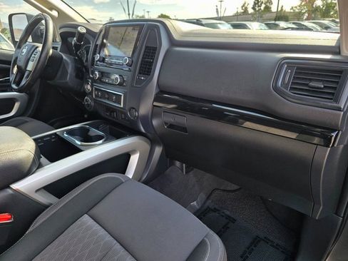 Used 2022 Nissan Titan SV w/ SV Convenience Package image 9