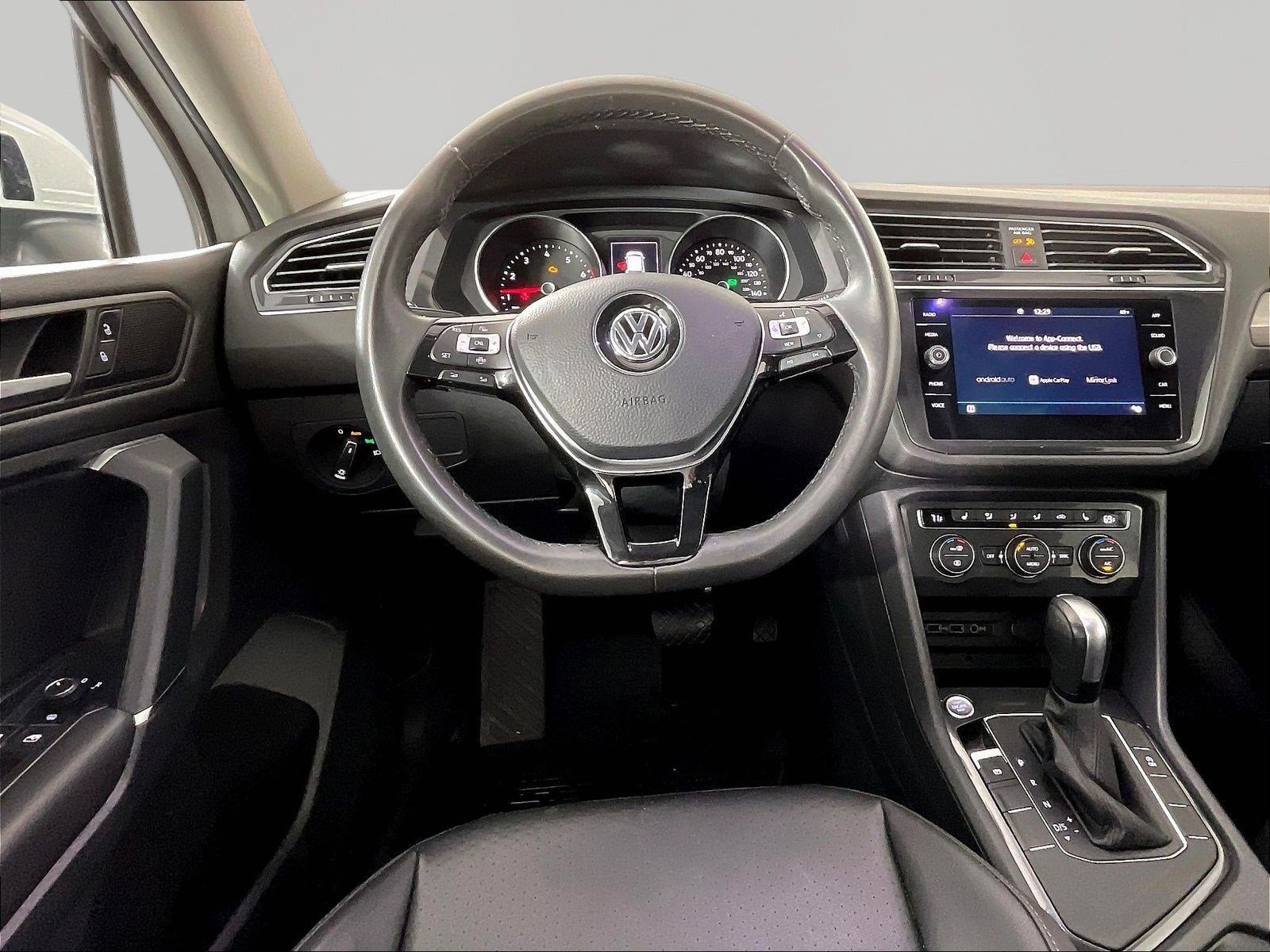 Used 2020 Volkswagen Tiguan SE w/ Panoramic Sunroof Package FWD image 8