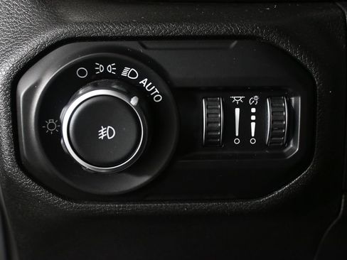 Used 2018 Jeep Wrangler Unlimited Sport S AWD/4WD image 9