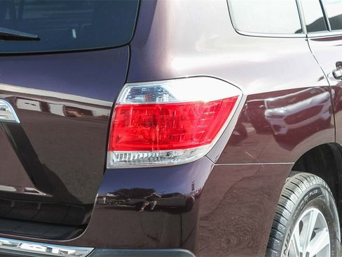 Used 2013 Toyota Highlander SE image 11