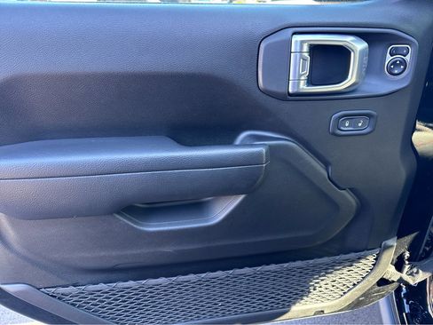 Used 2024 Jeep Wrangler Unlimited Rubicon image 12