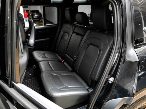 Used 2023 Land Rover Defender 110 SE image 41