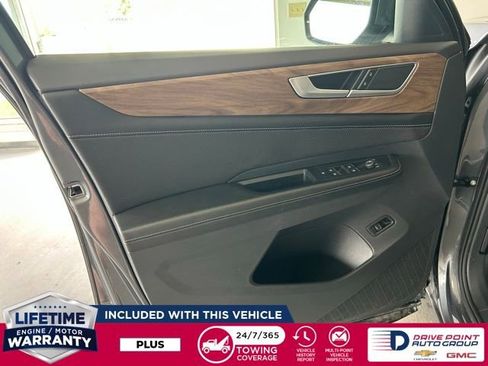 Used 2025 Volkswagen Atlas SE image 14