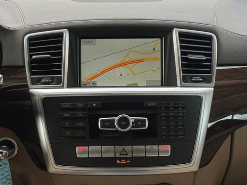 Used 2014 Mercedes-Benz GL 450 4MATIC image 15