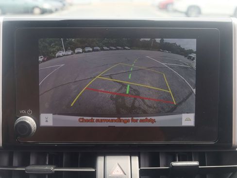 Used 2025 Toyota RAV4 XLE AWD/4WD image 5