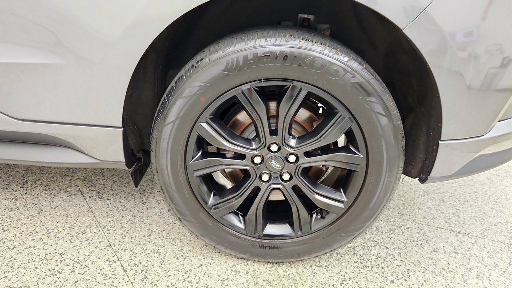 Used 2022 Ford Edge SE w/ Black Appearance Package AWD/4WD image 9