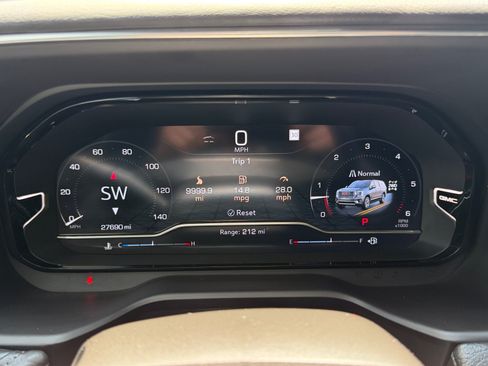 Used 2023 GMC Yukon XL Denali AWD/4WD image 16