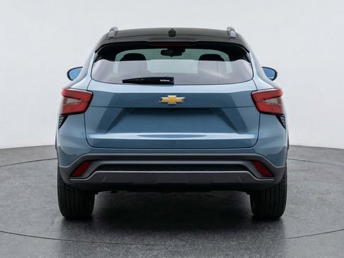 Used 2025 Chevrolet Trax LT FWD image 7