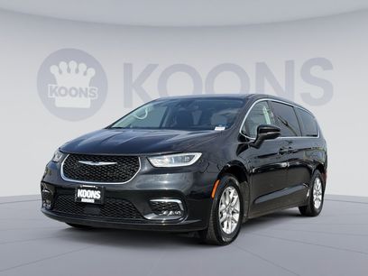 Used 2023 Chrysler Pacifica Touring-L