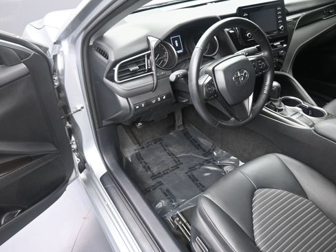 Used 2024 Toyota Camry SE image 12