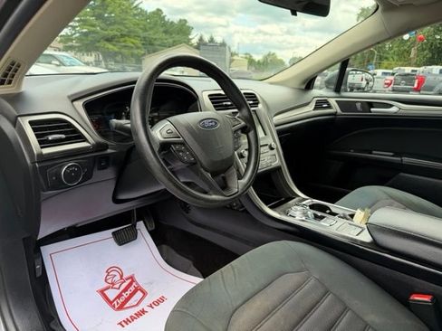 Used 2018 Ford Fusion SE w/ Fusion SE Technology Package FWD image 10