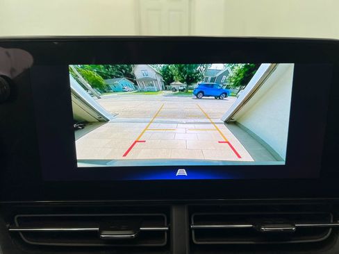 Used 2025 Chevrolet Trax LT FWD image 47