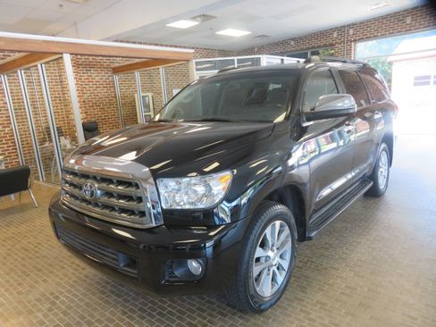 Used 2017 Toyota Sequoia Platinum RWD image 99