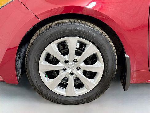 Used 2025 Toyota Corolla LE image 28