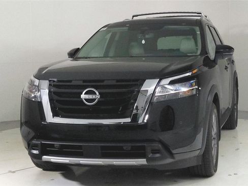 Certified 2023 Nissan Pathfinder SL w/ SL Premium Package image 8