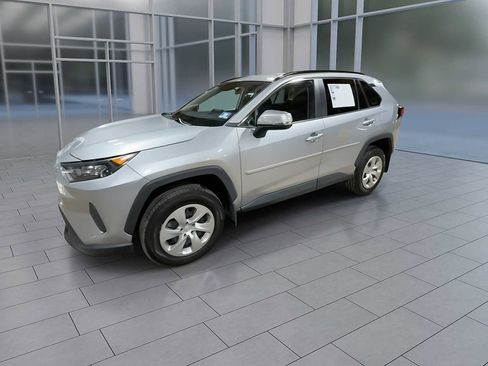 Certified 2019 Toyota RAV4 LE image 4