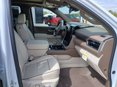 New 2026 GMC Yukon XL Denali w/ Sun & Power Step Package AWD/4WD image 24