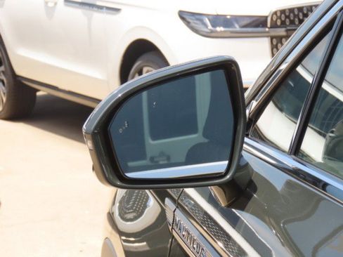 Used 2022 Lincoln Nautilus FWD w/ Premium Package image 17