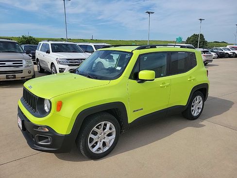 Used 2017 Jeep Renegade Latitude w/ Popular Equipment Group FWD image 7