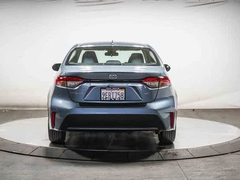 Certified 2021 Toyota Corolla LE image 4