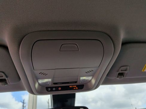 Used 2024 GMC Terrain SLE image 21