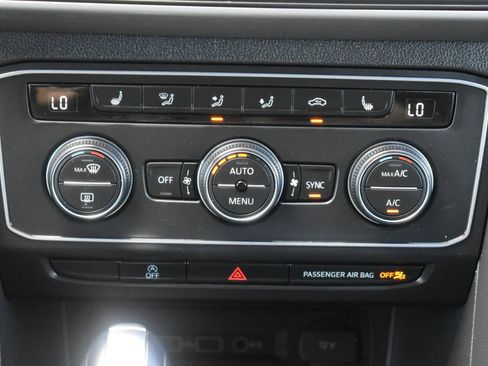 Used 2020 Volkswagen Atlas Cross Sport SE FWD image 21