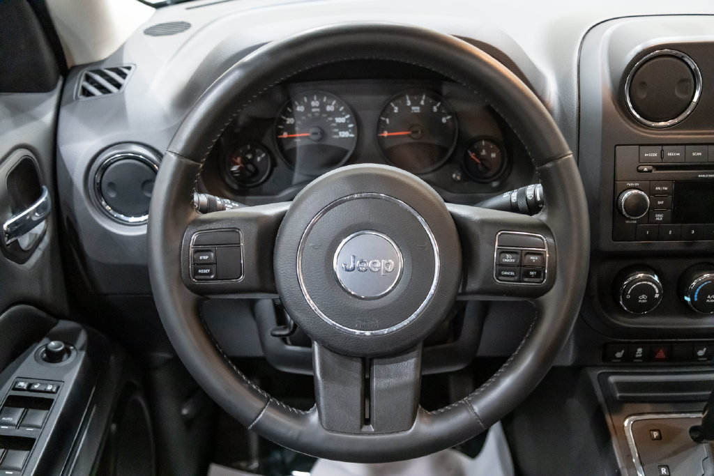 Used 2013 Jeep Patriot Latitude w/ Sun/Sound Group FWD image 14