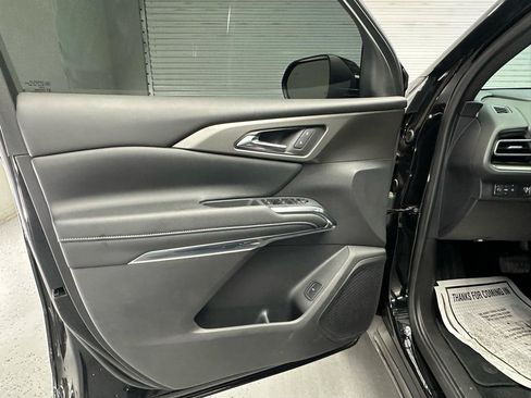 Used 2025 Chevrolet Traverse LT w/ Sun and Wheel Package FWD image 20