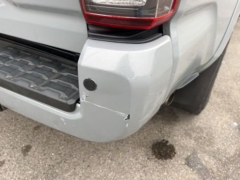 Used 2019 Toyota Tacoma TRD Sport w/ Technology Package image 16