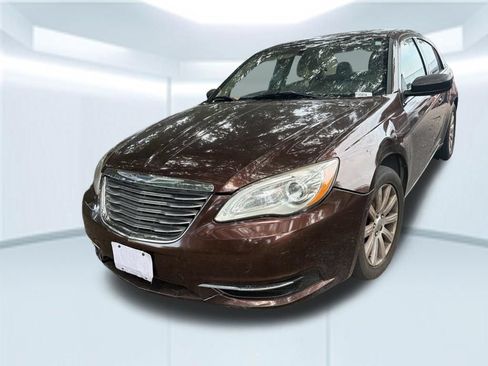 Used 2013 Chrysler 200 Touring FWD image 6
