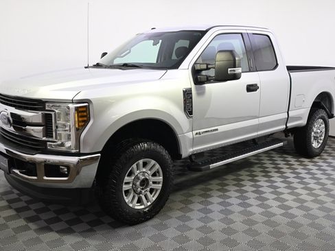 Used 2018 Ford F250 XLT w/ XLT Value Package image 2
