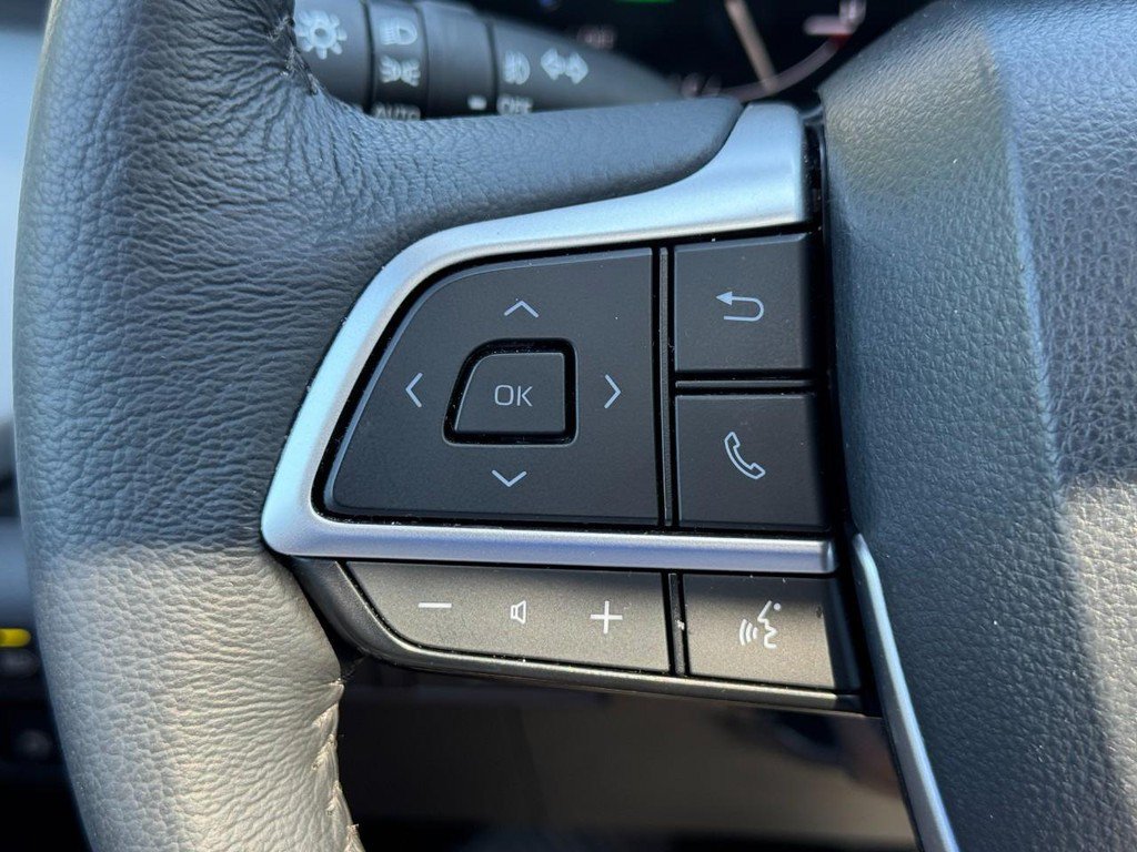 Used 2026 Toyota Sienna XLE FWD image 27